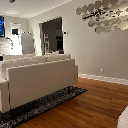 Single Family House In Arlington Villa